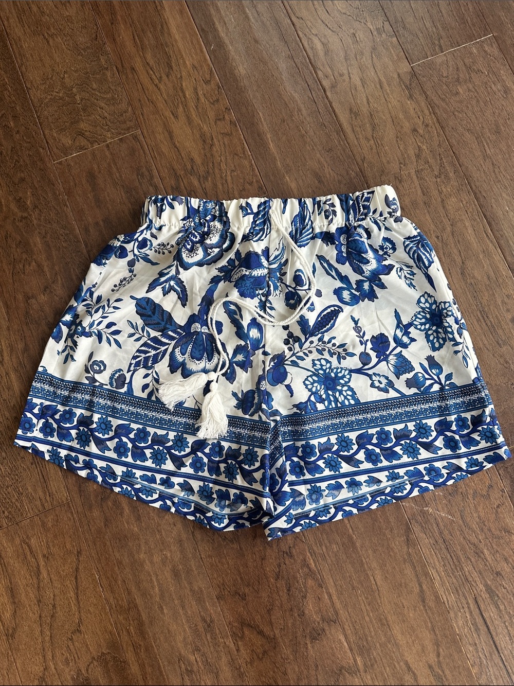 🪻White & Blue Floral Women’s Shorts